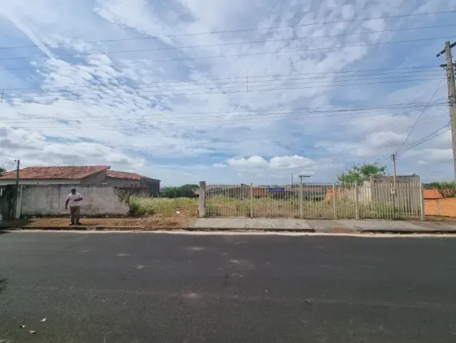 Terreno para Venda em Nova Ponte, Centro