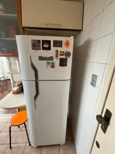 Geladeira Electrolux Frost Free 310L Duplex Branca (TF39) 127V Seminova