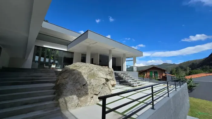 Casa para locação no Retiro, Petrópolis RJ com vista para as montanhas.