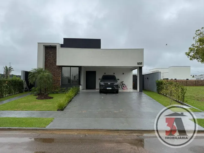 Casa com 3 suítes no Condominio Alphaville BR