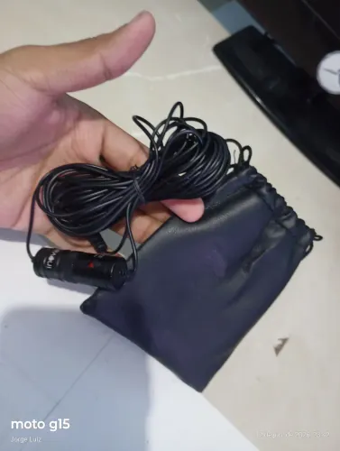 Microfone de lapela com fio