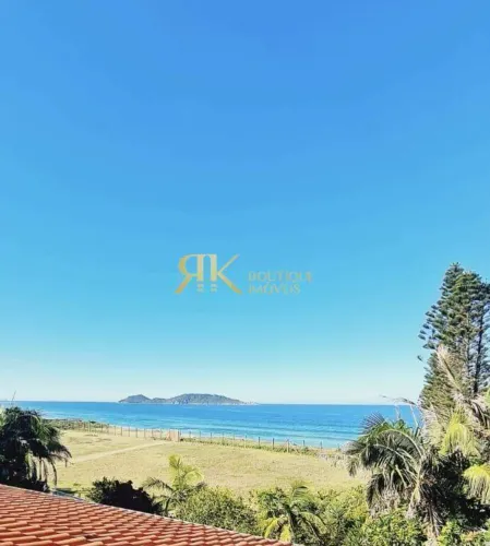 Casa à venda em condomínio frente mar com acesso exclusivo para praia em Florianópolis