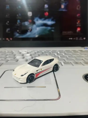 Miniatura Hot Wheels Ferrari FF