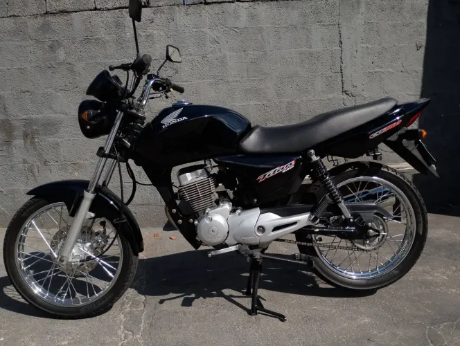 Titan 150 com partida e freio a disco