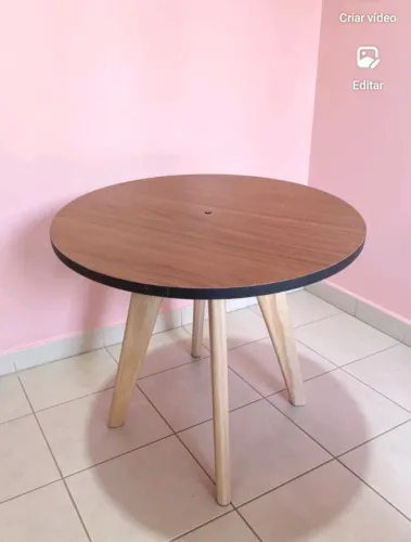 Mesinha de centro madeirado
