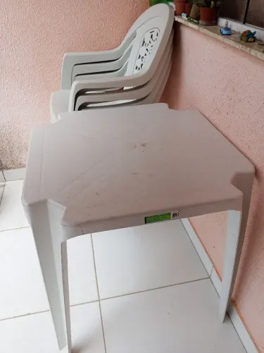 Mesa nova pouco tempo de uso 