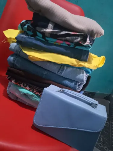 Lote de roupas usadas