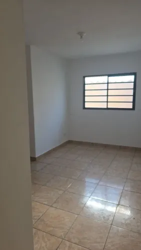 Alugo apartamento em cind fechado