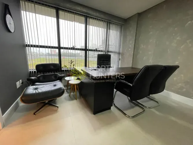Linda loja mobiliada para locação anual, Jurere Office Jurerê Internacional, Florianópolis