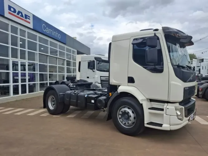VOLVO VM 330 4x2