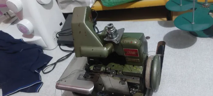 Máquina Costura Overloque Star com A mesa