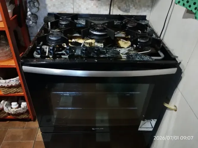 Fogão atlas utop Glass 5bocas,com mesa de vidro quebrada não tenho interesse em consertar.