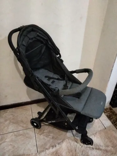 Carrinho para passeios quinny
