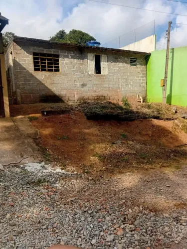 Vendo casa 5 cômodo terreno 10x30 em Piedade SP bairro Miguel Russo