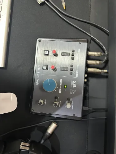 Placa de áudio SSL 2 +
