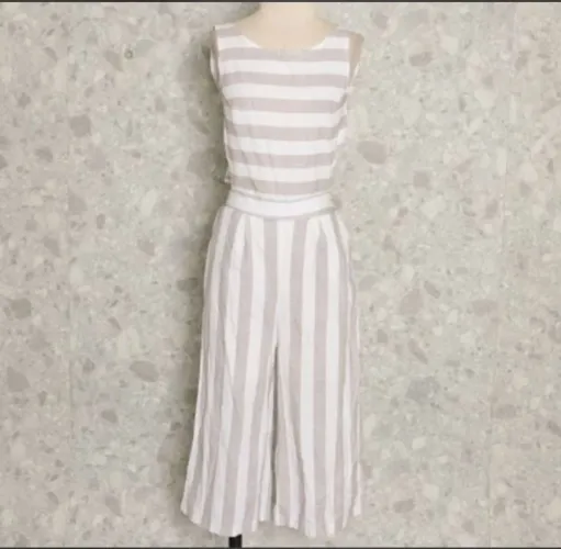 Macacão feminino branco e bege listras tam P