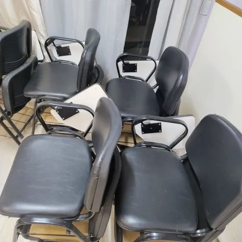 Cadeira super confortável em courino
