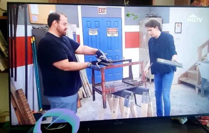 Vendo TV Samsung 55' em ótimo funcionamento, com pequeno descolamento no painel