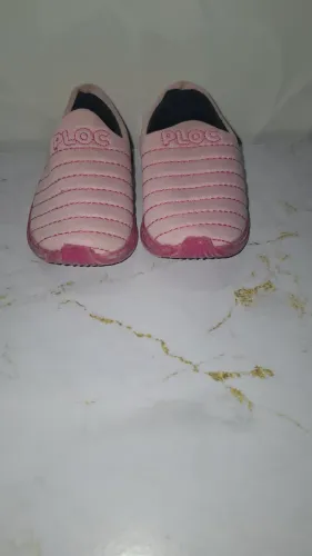 VENDE-SE ROUPAS E SAPATOS PARA CRIANÇA 