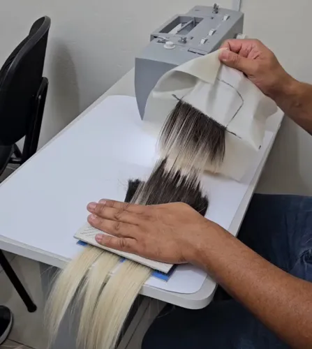 Máquina para confecção de prótese capilar