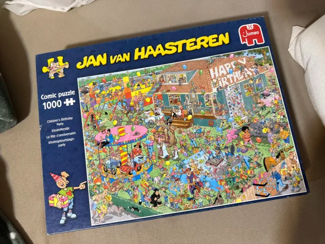 Quebra cabeça importado Jan Van Haasteren 1000 peças completo