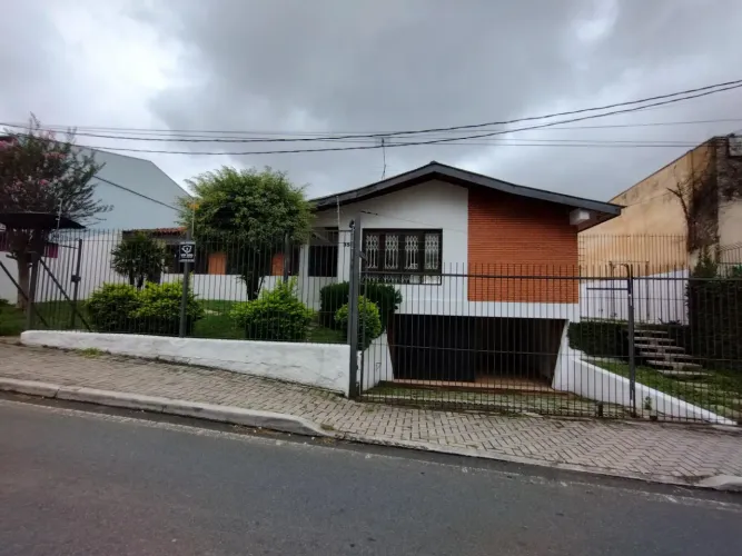 Casa Comercial 03 quartos com 240 m² - excelente localização Cristo Rei - Curitiba - Par