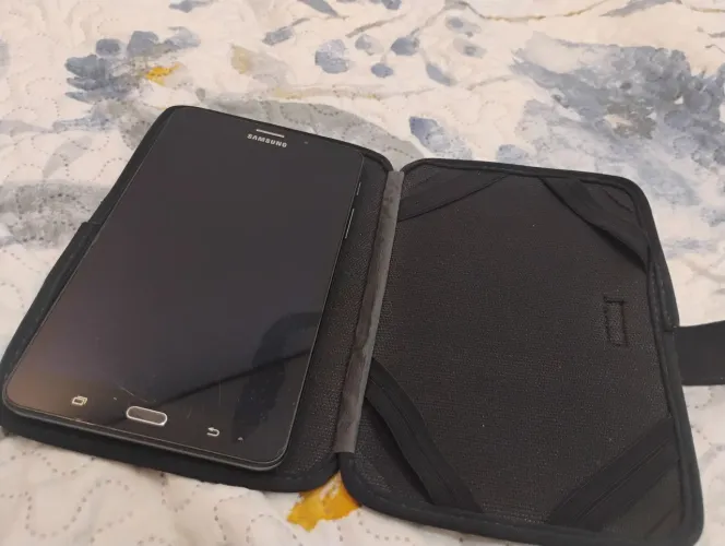 Tablet Samsung T280 , 7 polegadas com mini teclado e capinha