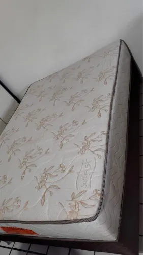 Cama casal seminova