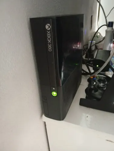 Tô vendendo esse videogame Xbox 360 perfeitamente funcional