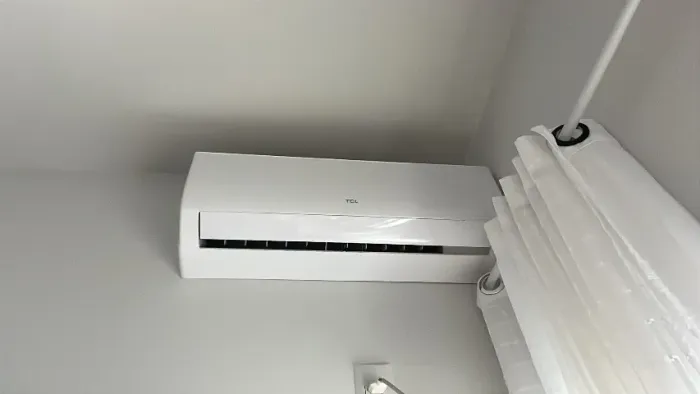 Sofá, cama QUEEN , máquina de lavar , ar condicionado, televisão 50 polegadas