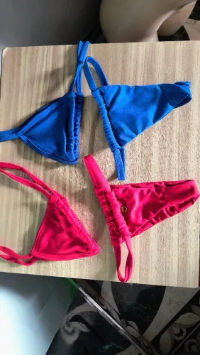 Biquíni Cortininha fixo veste PP/P vermelho e Azul disponível 