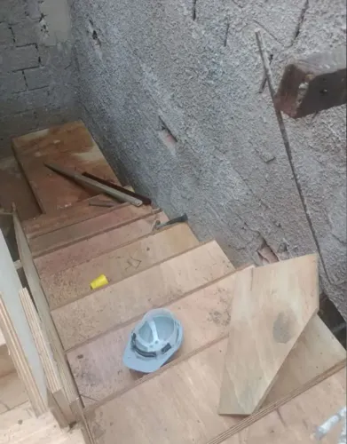 Pedreiro, Carpinteiro E Pintor