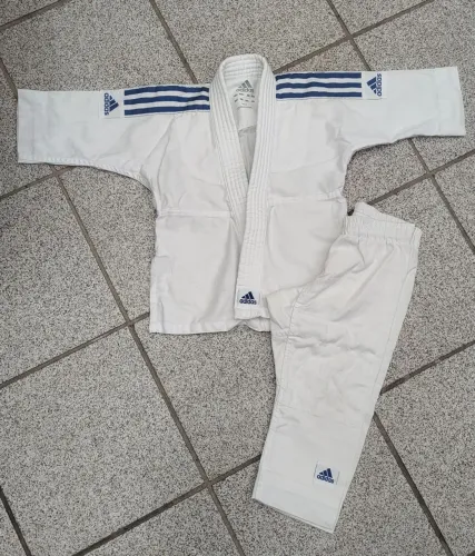 Kimono Infantil Adidas Evolution Tamanho 100/110 - Semi Novo<br>De 3 a 5 anos