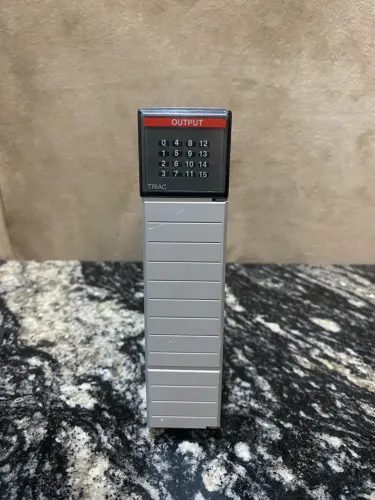 módulo de saída digital Triac Allen-Bradley 1746-OA16
