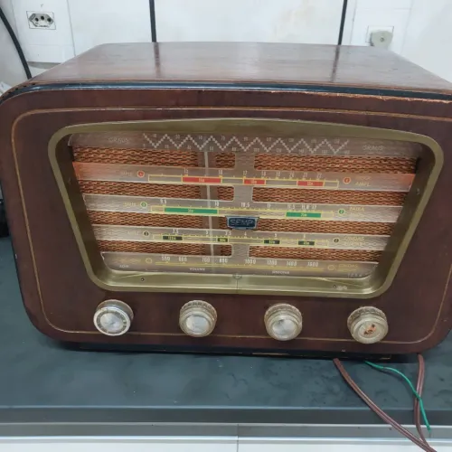Rádio Antigo SEMP - Relíquia Vintage em Madeira