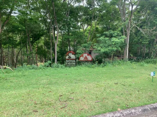 Terreno Padrão em Condomínio em Jambeiro