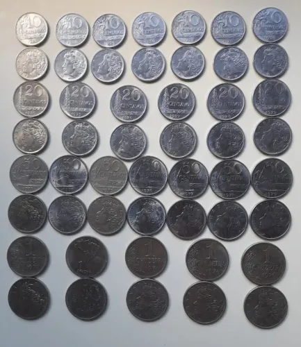 25 moedas antigas de 1970 a 1979