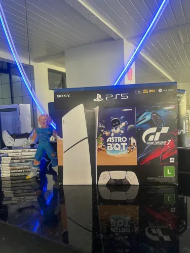 PS5 Slim lacrado e 2 jogos. Aceito console na troca.