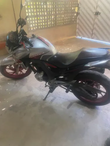 CB Twister única dona oportunidade para sair logo!!