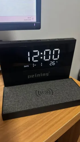 ? Vendo relógio digital de mesa com carregamento por indução