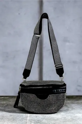 Linda bolsa para complementar seu look em ocasiões especiais