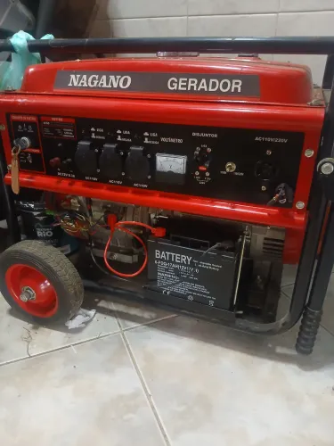 Gerador 9kva a gasolina com 10 hrs de uso