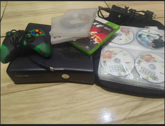 Vendo Xbox 360 + 47 jogos midia física 