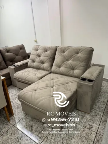 Sofá Retrátil Cuiabá com Porta-Copos D33 Molas Ensacadas