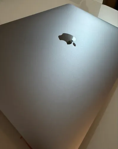 MacBook Air M1 13? Apple | 8GB RAM | 256GB SSD | Bateria 92% | Excelente Estado