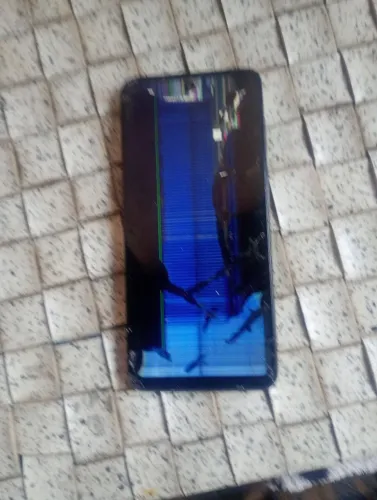 Celular tela quebrada
