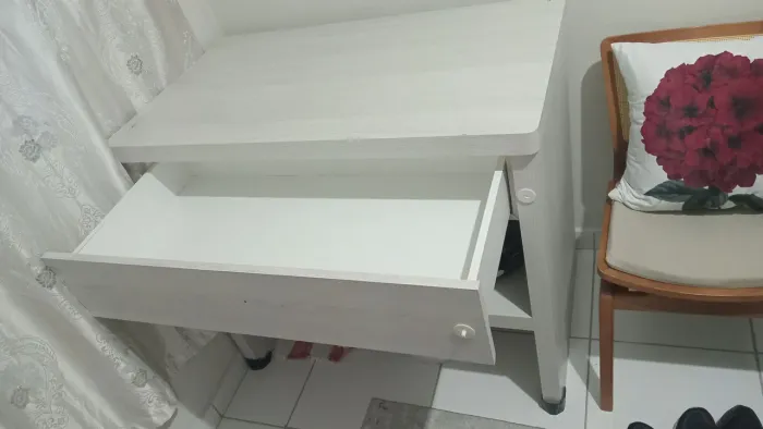 Vendo balcão com gaveta.