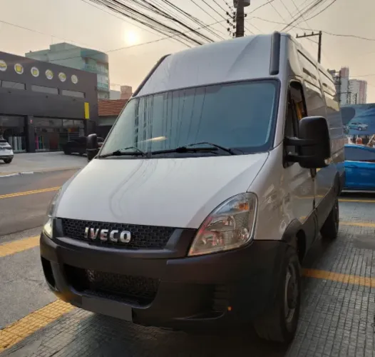 Iveco Daily Furgão 30-130 2.3 12m³ (die)(e5) 2018