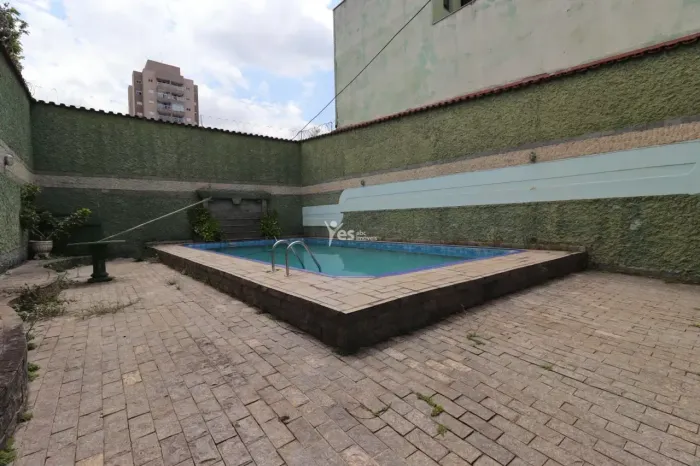 Casa Térrea à Venda com 400m², 3 suítes, 5 banheiros, piscina, 4 vagas de garagem - Santa