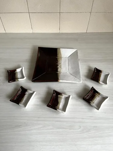 conjunto de cerâmica artesanal para sushi